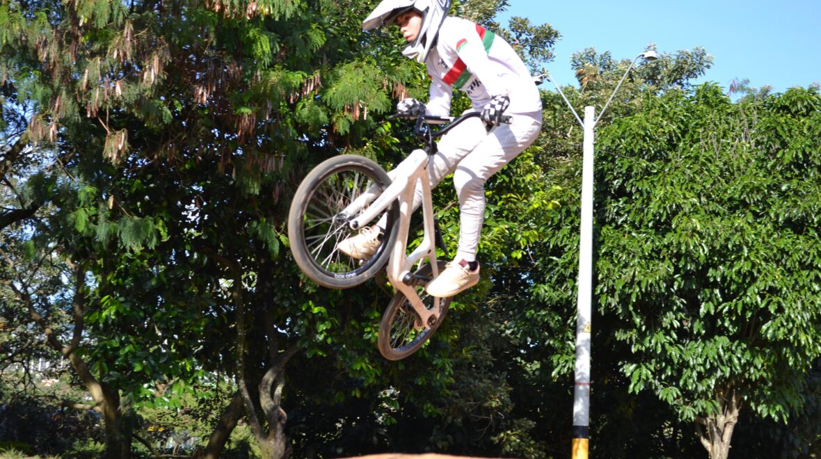 Lucas en Medellín: Un mes de pretemporada con Los Paisitas BMX